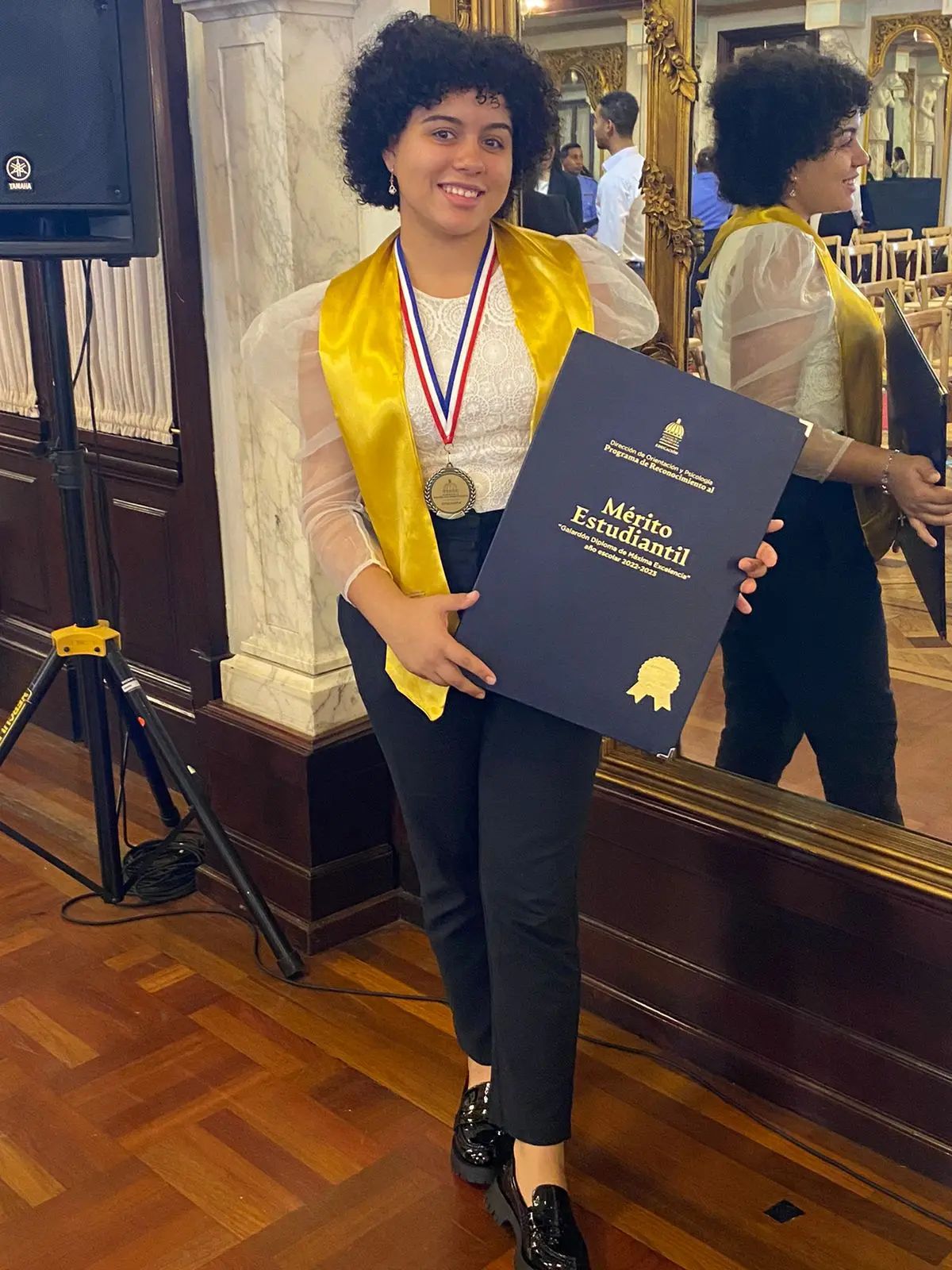 Lía Rodríguez Collado en la ceremonia de reconocimiento, foto 1