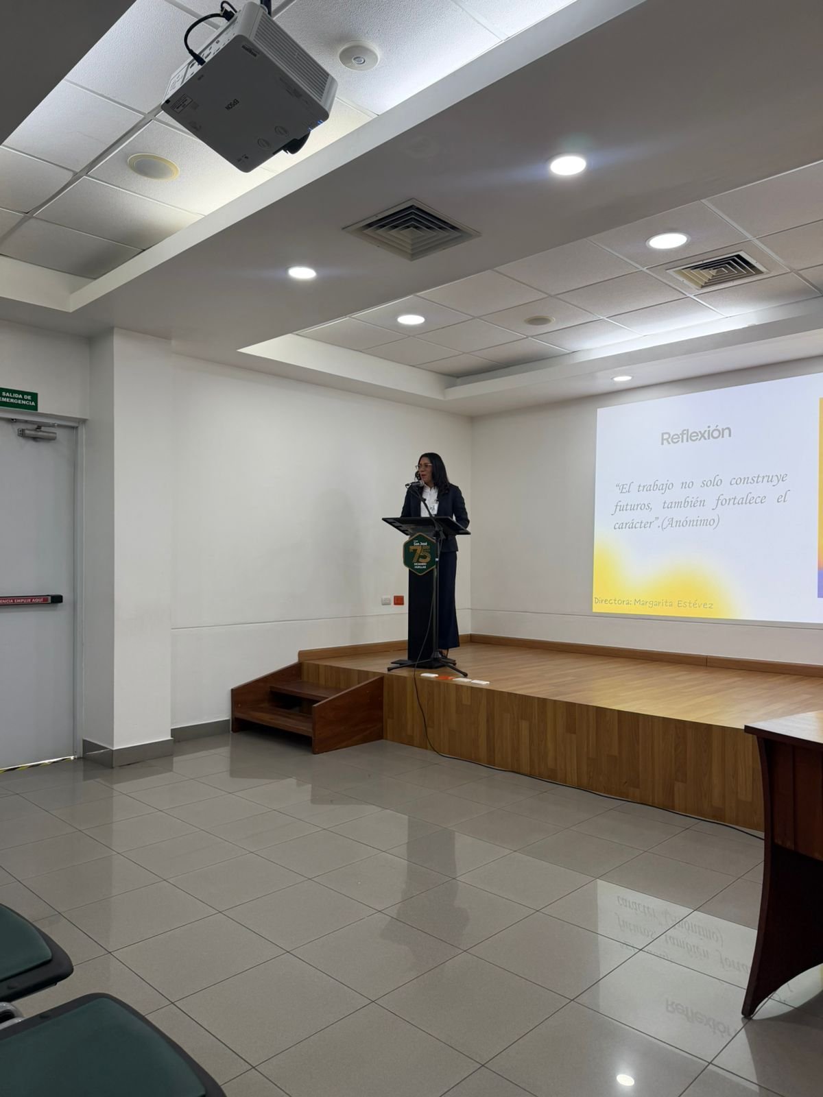 La directora María Margarita Estévez Cabral durante su reflexión en el encuentro
